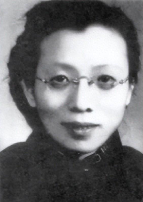 麻将胡了游戏南京解放后一名身穿旗袍的优雅女子来到35军：让你们政委来见我(图1)