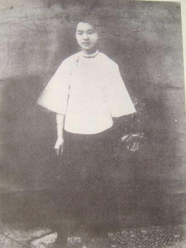 麻将胡了游戏南京解放后一名身穿旗袍的优雅女子来到35军：让你们政委来见我(图3)